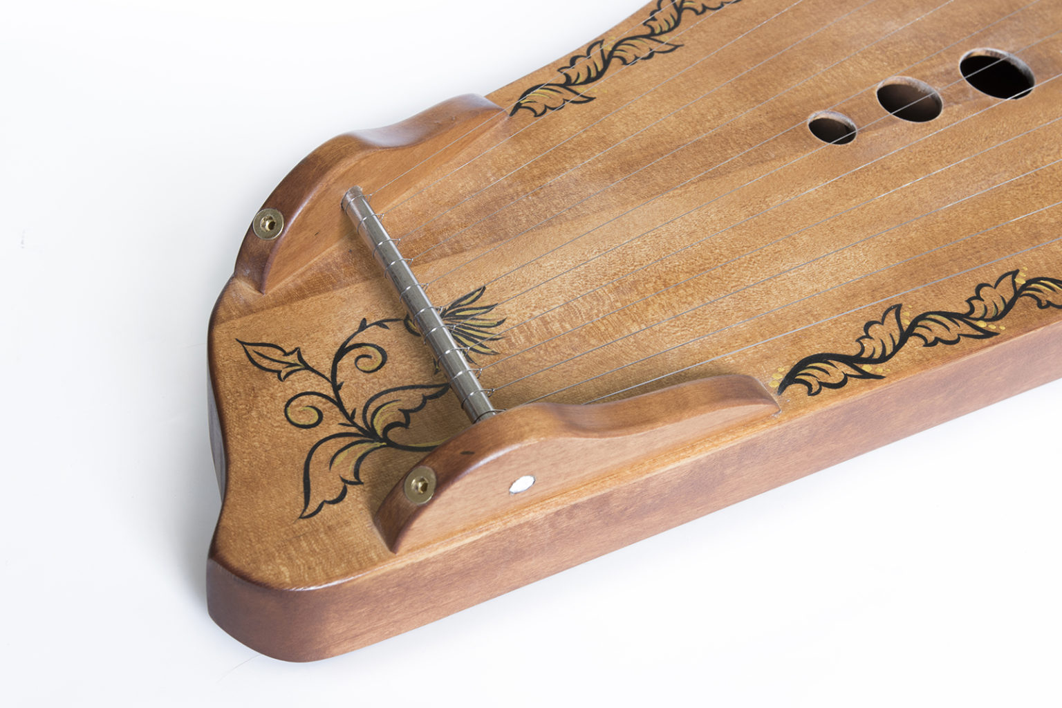 Литовский струнный инструмент. Аджэн струнный музыкальный инструмент. Гусли 12 струнные. Кокле (гусли). Скрипка инструмент.